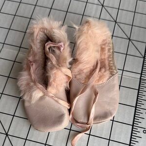 Vintage 1950s Pink Leather Baby Shoes Rabbit Fur Trim Ribbon Ties Prewalker
